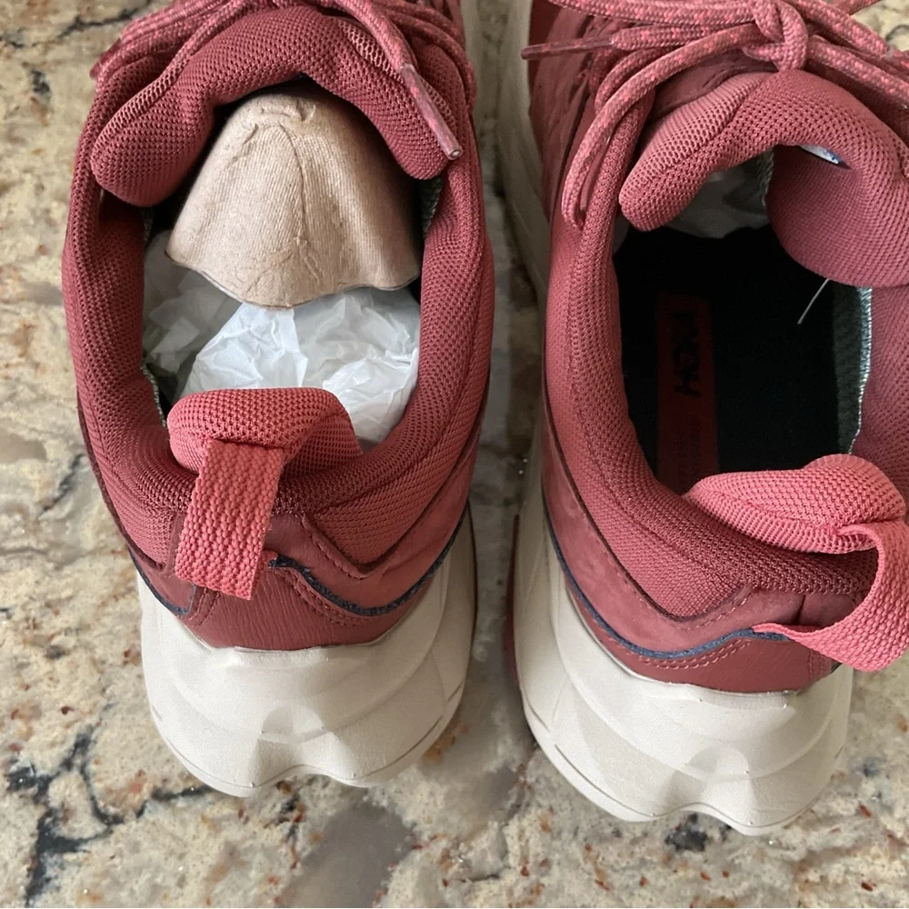 Hoka hiking shoe women 9 gortex